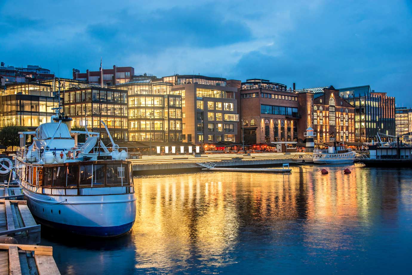 1380 oslo harbor night