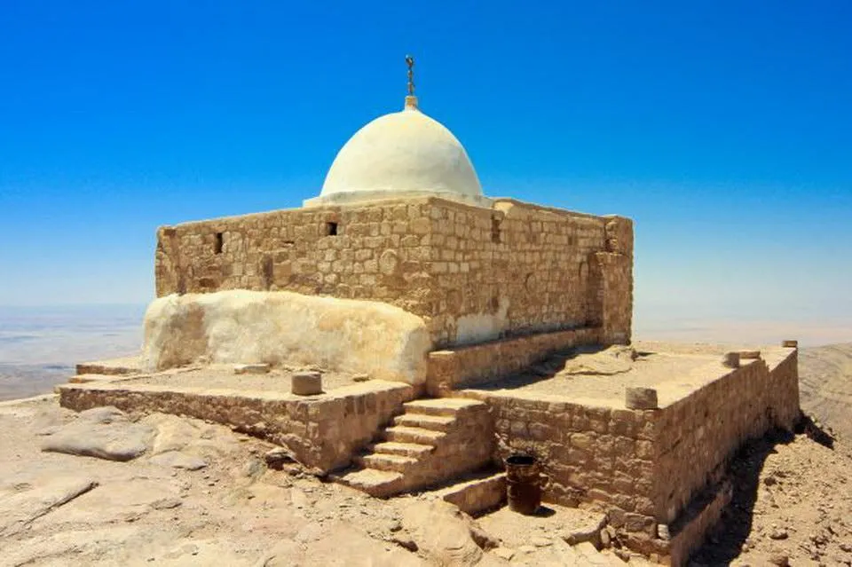 Lots Cave, Jordan tours, Jordan Travel, Petra Tours, Wadi Rum, Jordan Private Tours, Archaeology of Architecture, Jordan Petra Tours, Tourism in Jordan