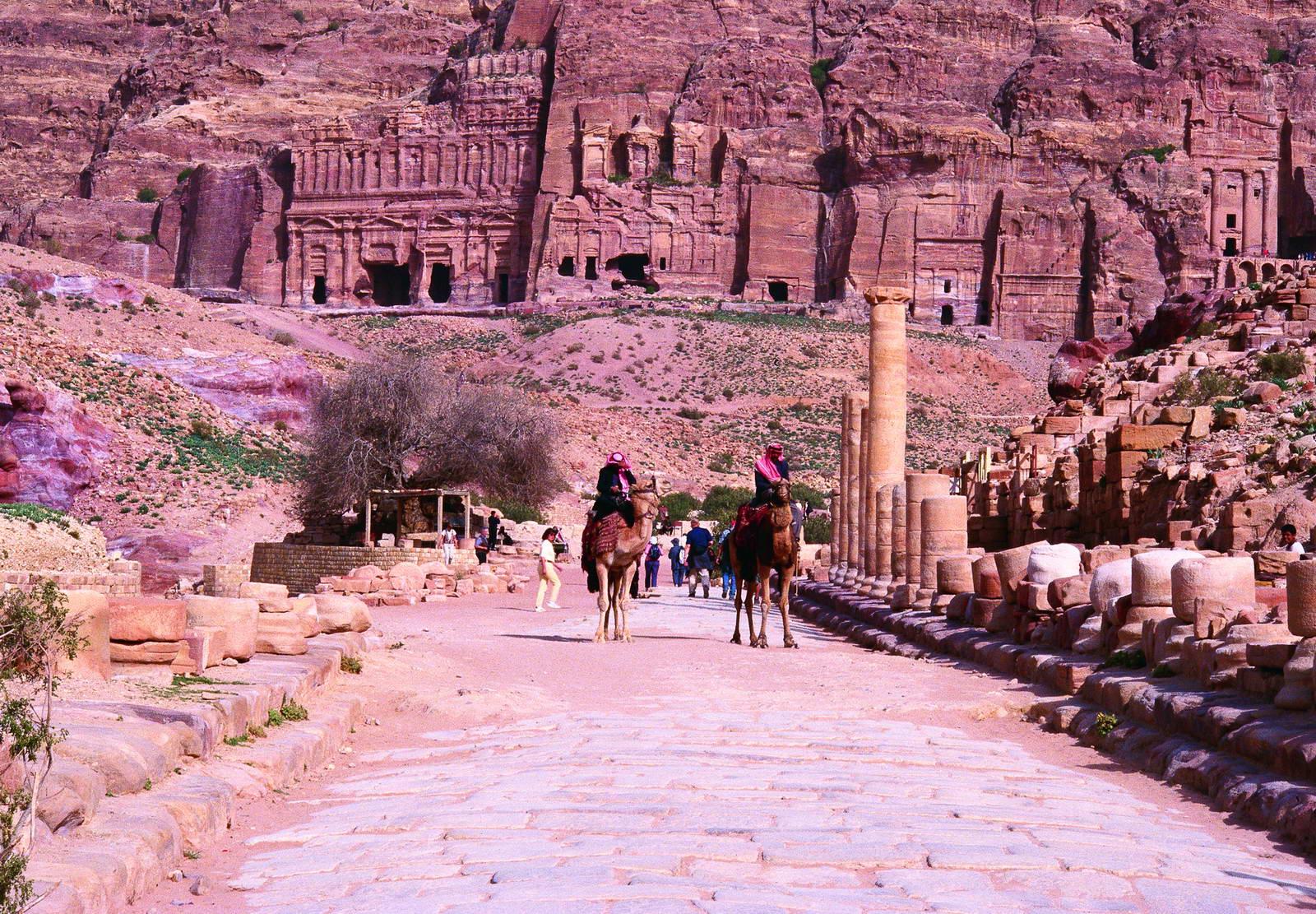 jordan tours petra colonnaded street 110 20170420 1467384196